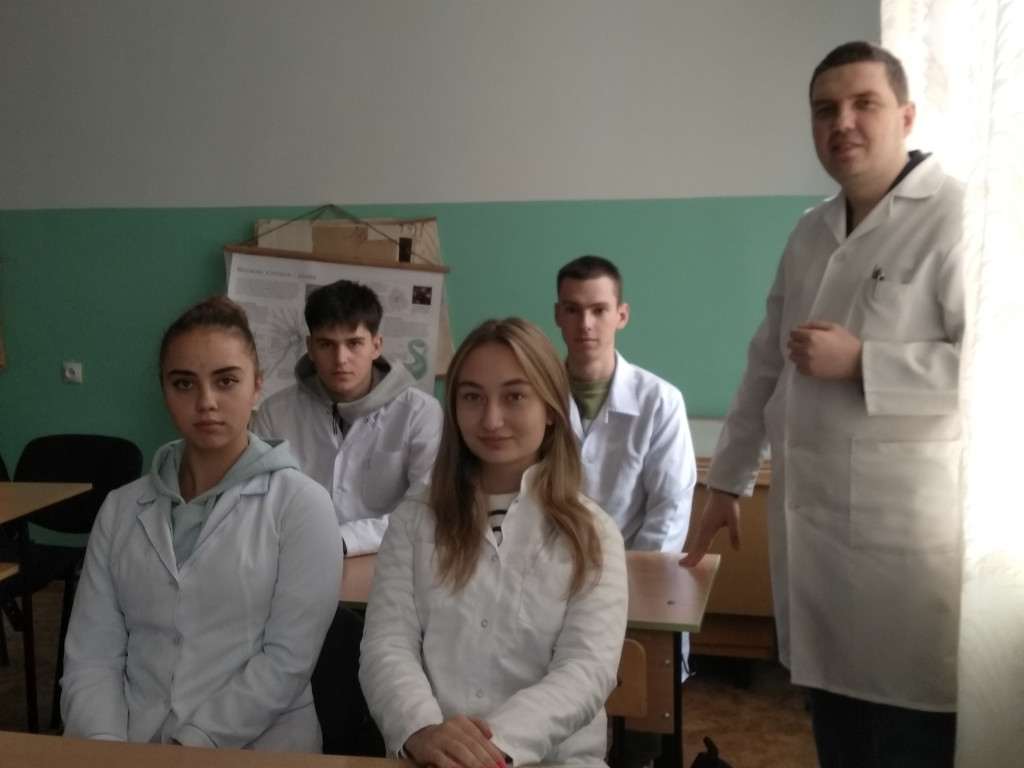 Інформаційно-виховна година в  13-й групі  ІІ курсу стоматологічного факультету з куратором Андрієм Сухомлином