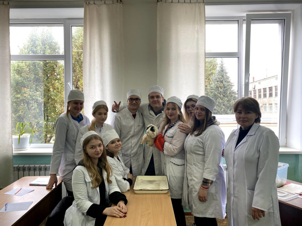 дослідження статичних і стато-кінетичних рефлексів у морської свинки.