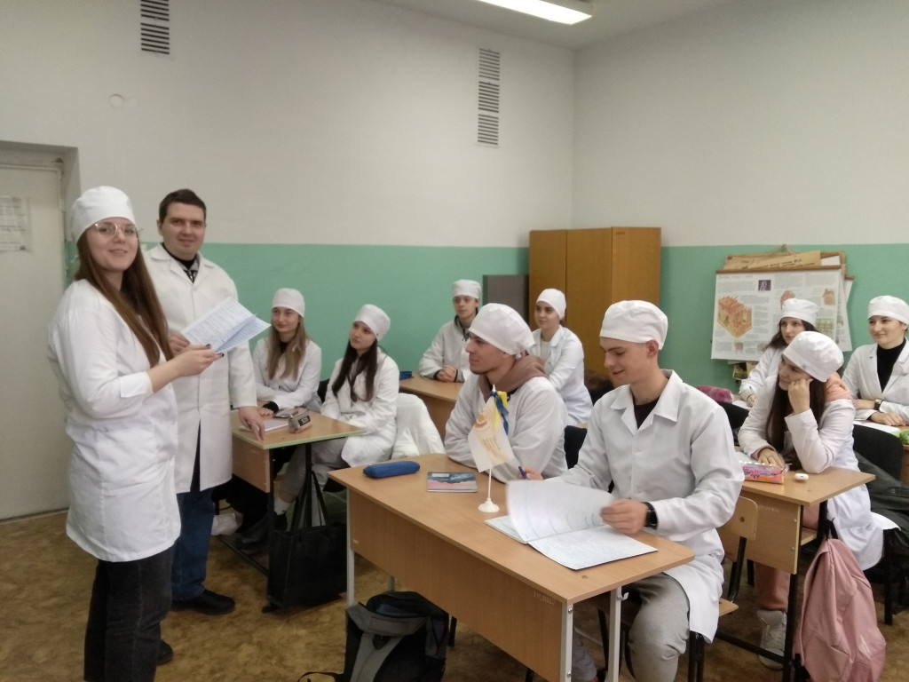 Виховна робота з 13 групою ІІ курсу Куратор Андрій Сухомлин