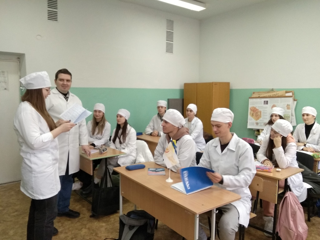 Виховна робота з 13 групою ІІ курсу Куратор Андрій Сухомлин