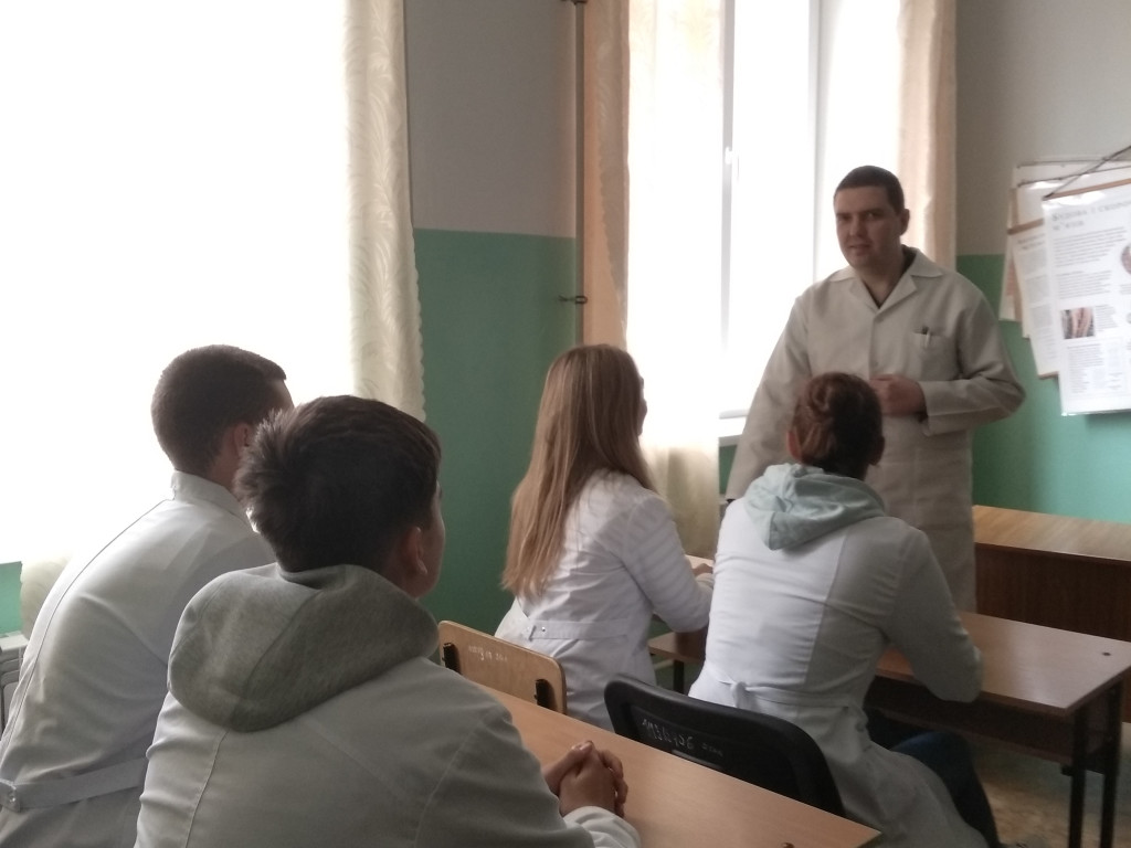 Інформаційно-виховна година в  13-й групі  ІІ курсу стоматологічного факультету з куратором Андрієм Сухомлином